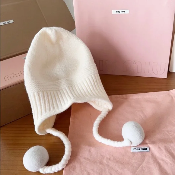 Miu Miu Cream Knit Pom-Pom Hat - www.disolcolor.com display picture 1